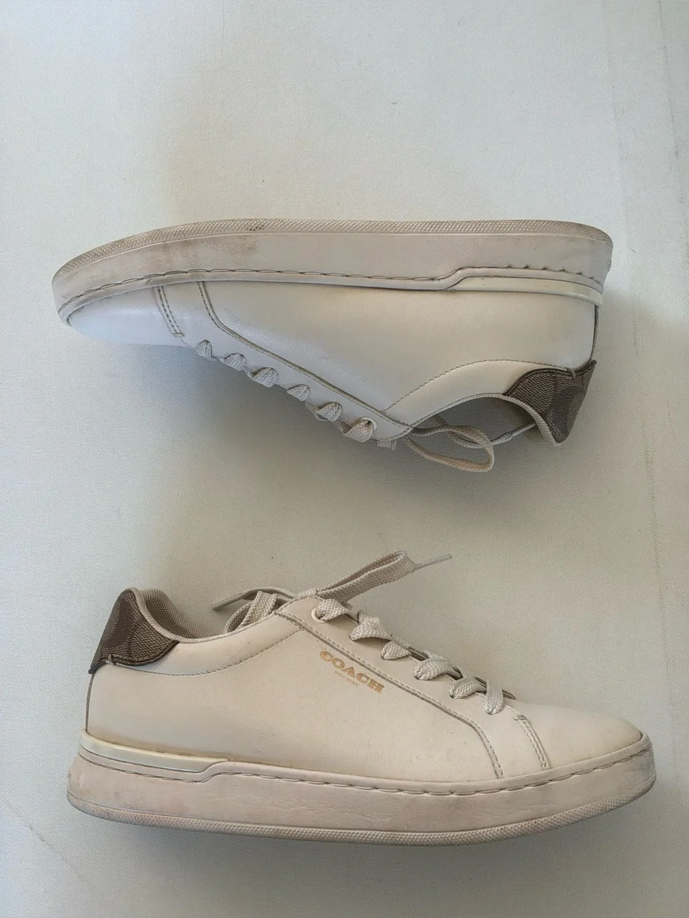 Coach Low Top Leather Sneakers White Signature Heel Women’s Size 8B with Box